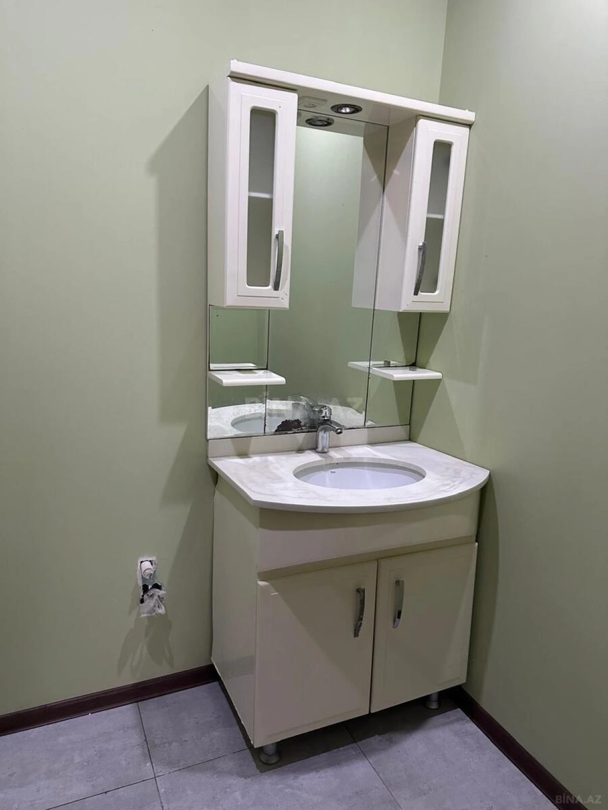 Kirayə verilir 4 otaqlı mənzil 125 m²