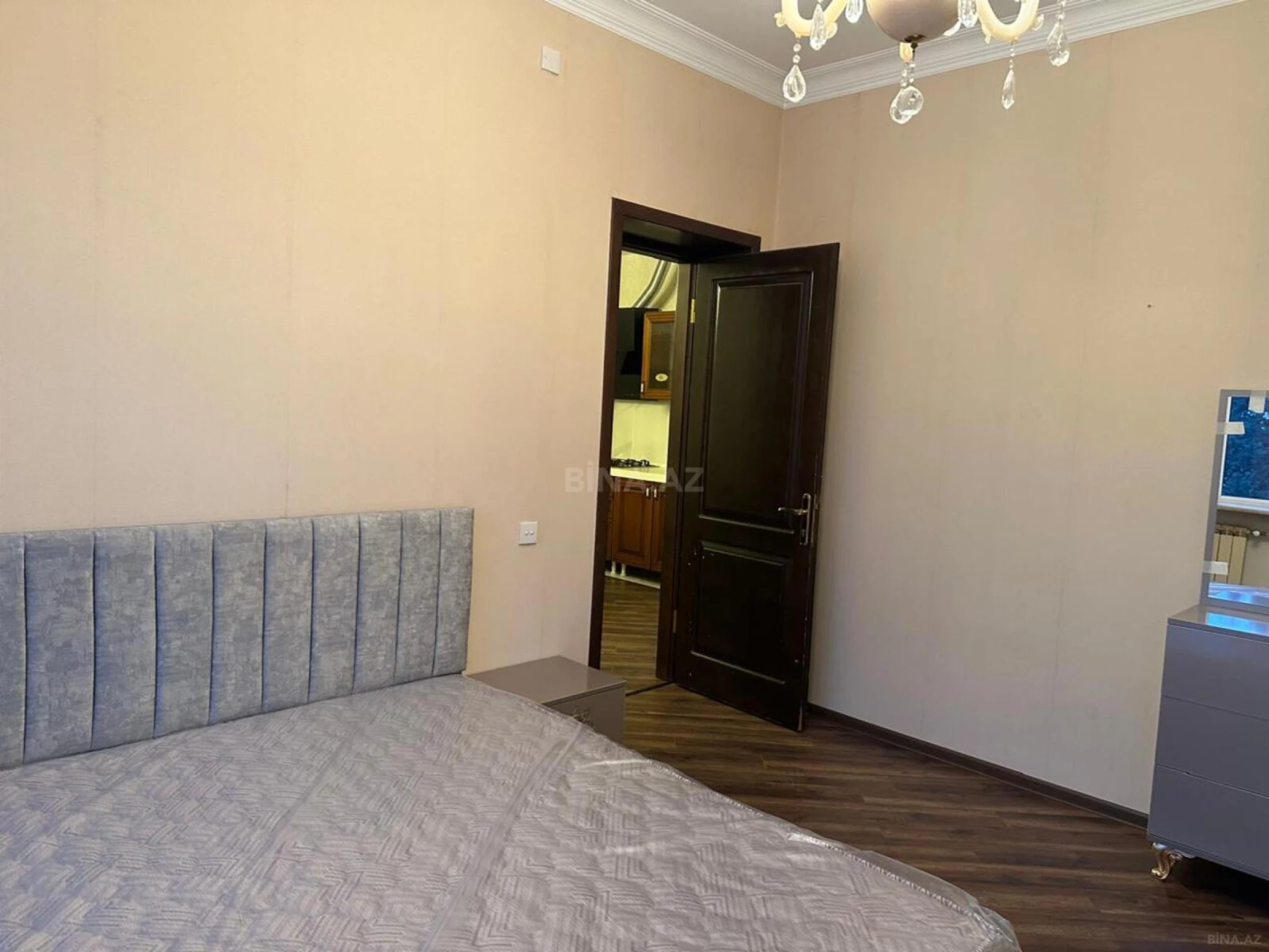 Kirayə verilir 4 otaqlı mənzil 125 m²