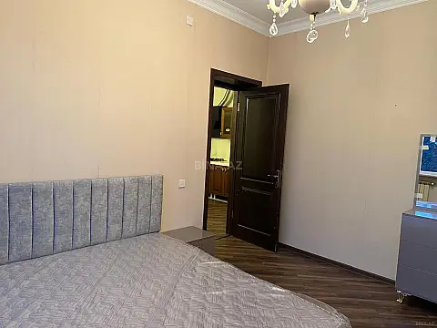 Kirayə verilir 4 otaqlı mənzil 125 m²
