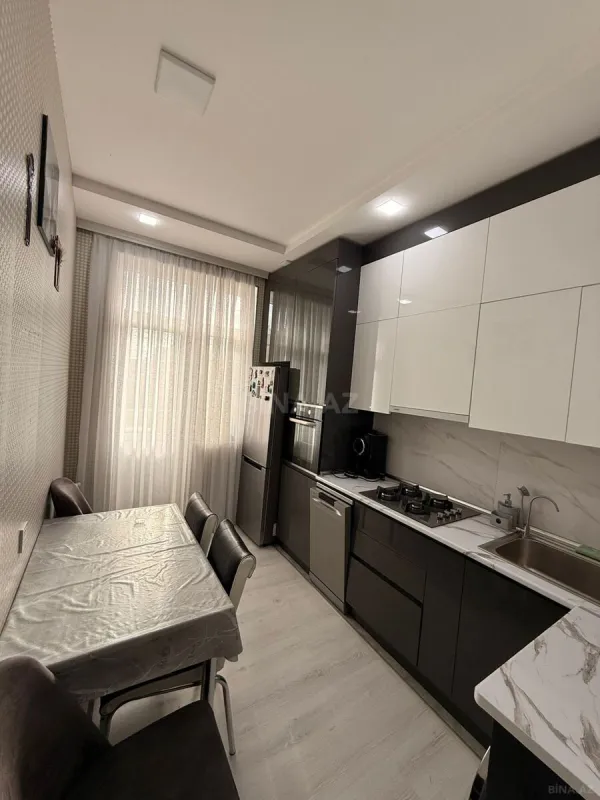 Kirayə verilir 2 otaqlı mənzil 68 m²