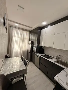 Kirayə verilir 2 otaqlı mənzil 68 m²