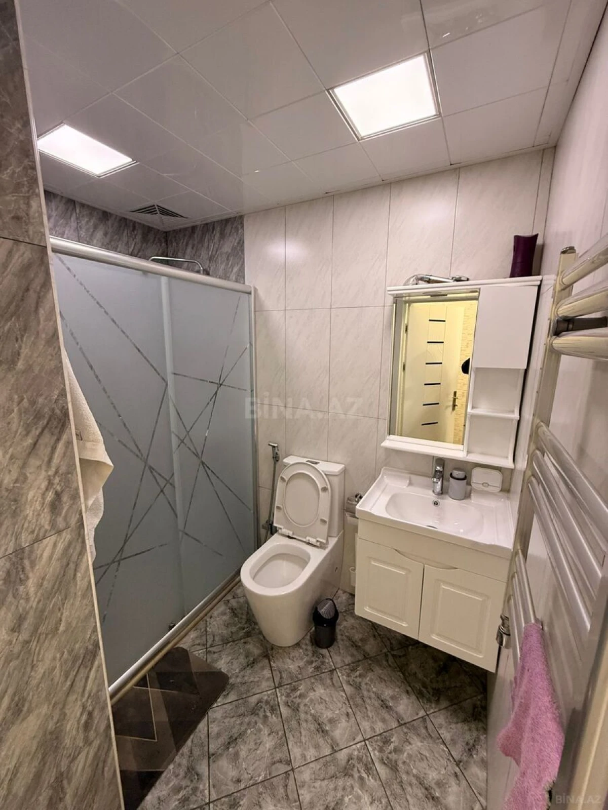 Kirayə verilir 2 otaqlı mənzil 68 m²
