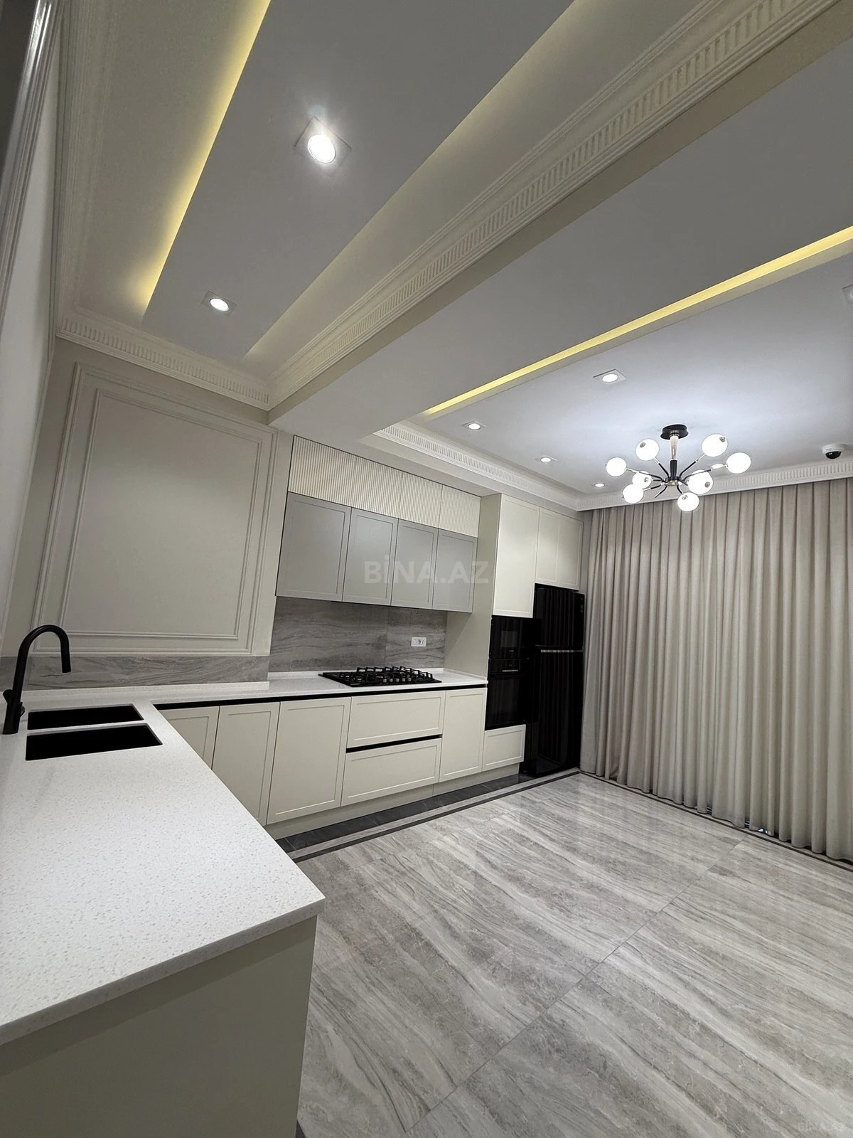 Satılır 3 otaqlı mənzil 145 m²