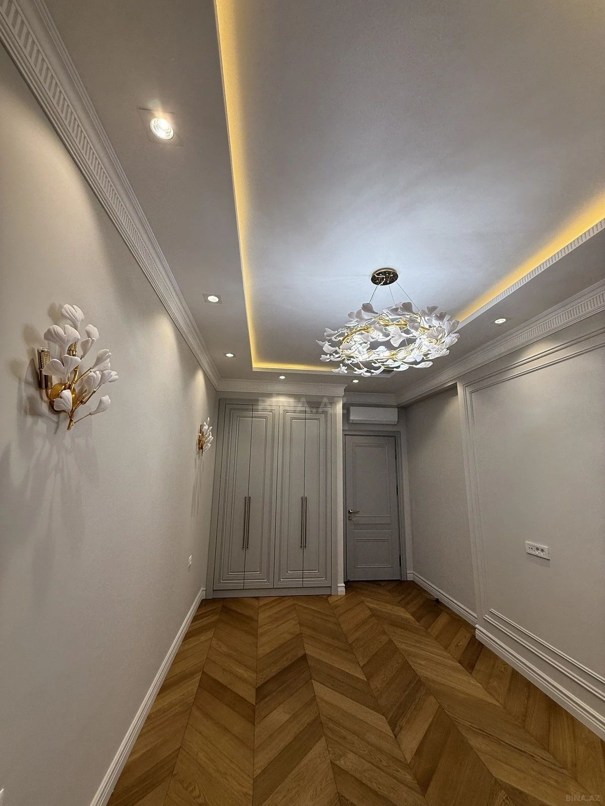 Satılır 3 otaqlı mənzil 145 m²