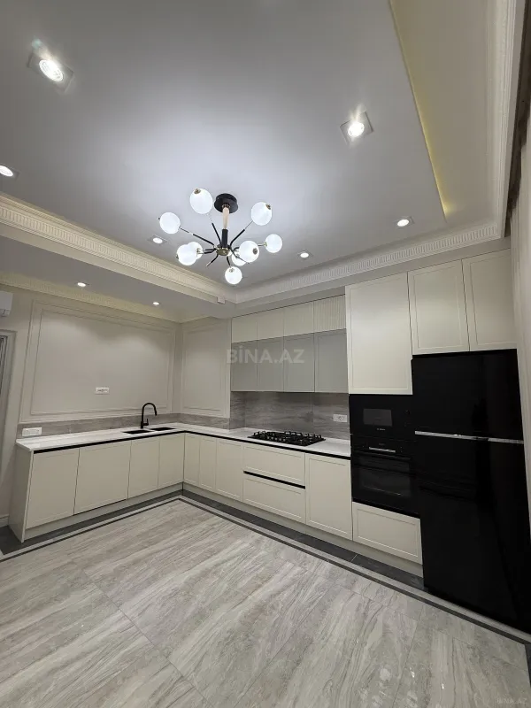 Satılır 3 otaqlı mənzil 145 m²