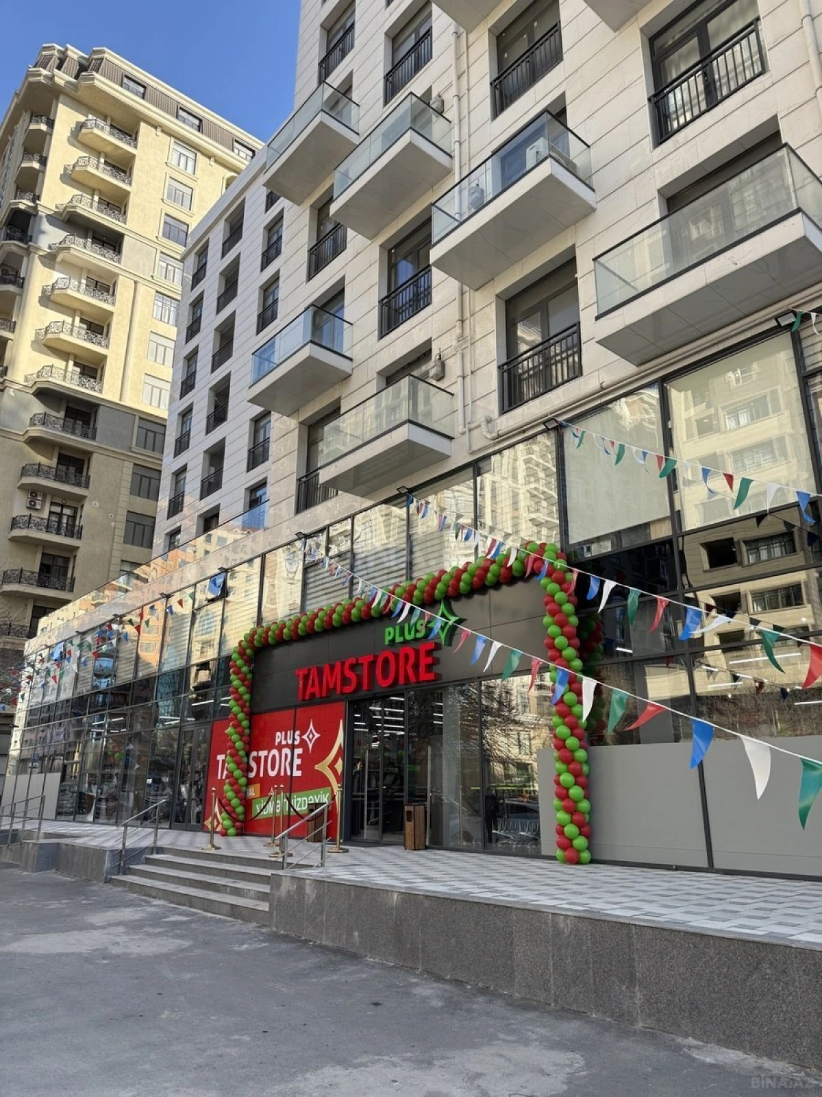 Satılır 3 otaqlı mənzil 145 m²