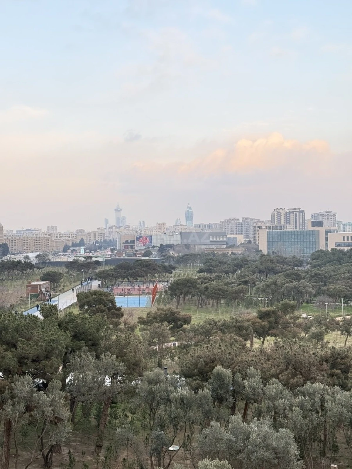 Satılır 3 otaqlı mənzil 145 m²