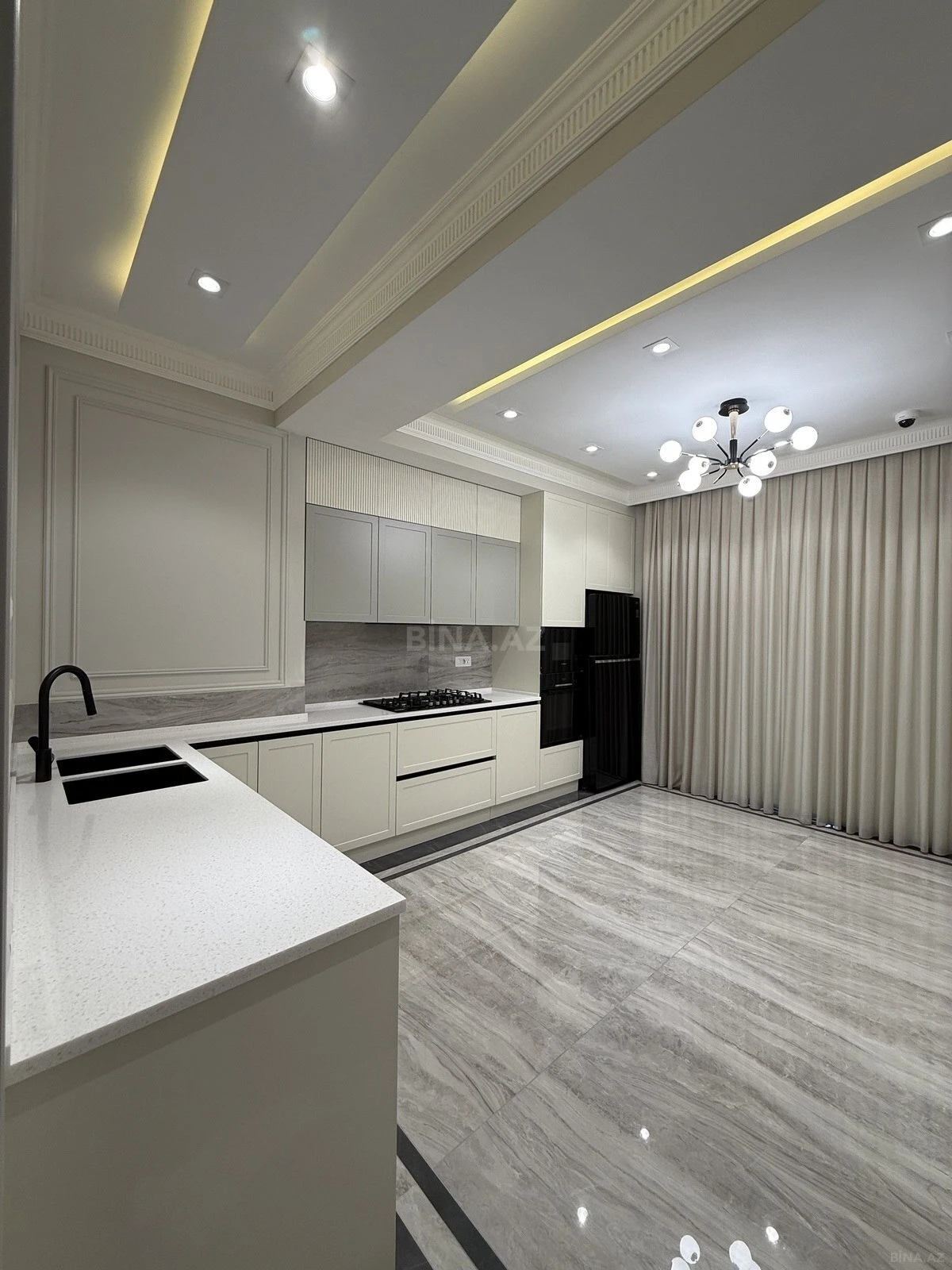 Satılır 3 otaqlı mənzil 145 m²