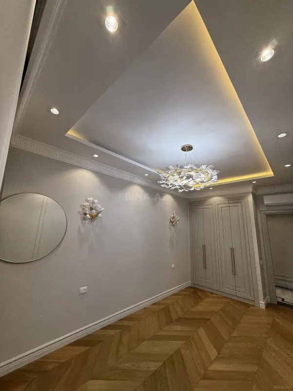 Satılır 3 otaqlı mənzil 145 m²