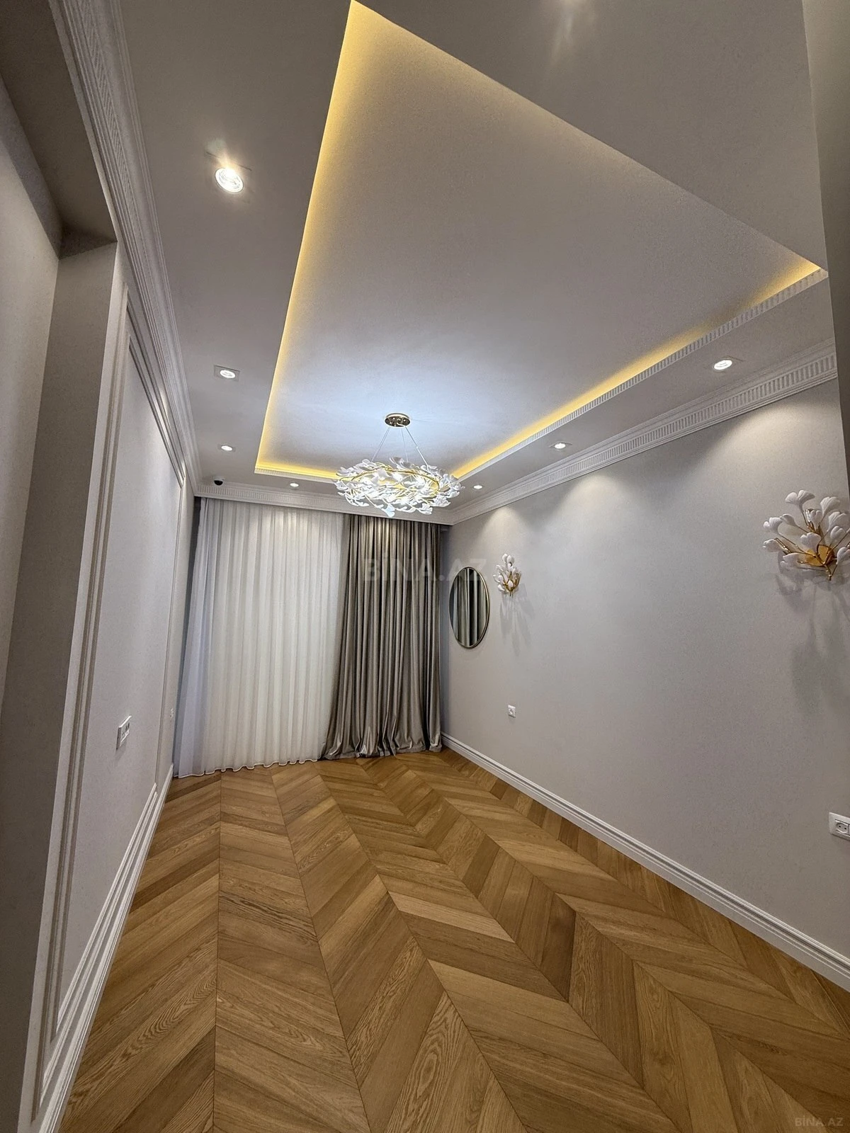 Satılır 3 otaqlı mənzil 145 m²