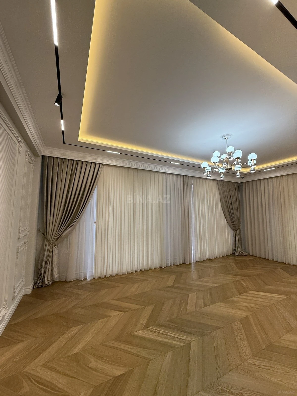 Satılır 3 otaqlı mənzil 145 m²