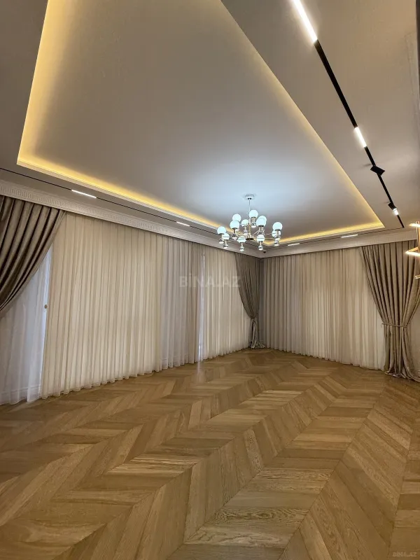 Satılır 3 otaqlı mənzil 145 m²