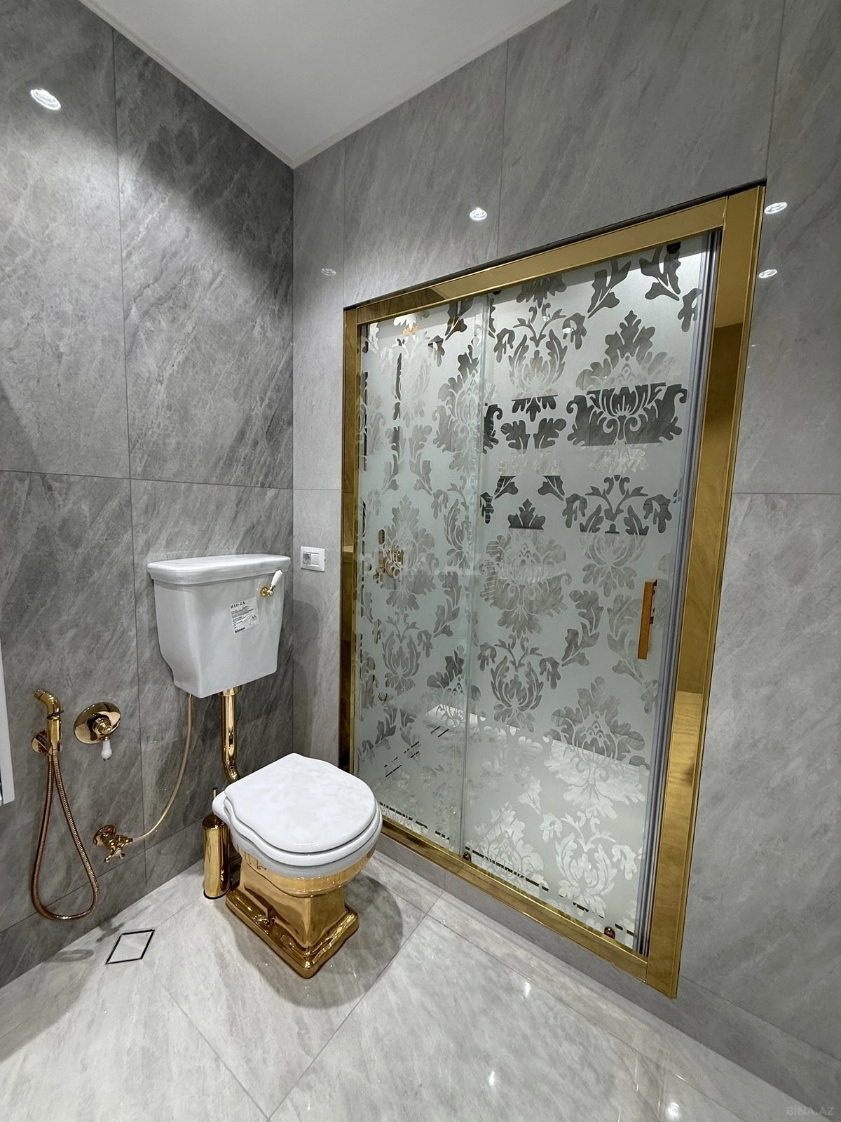 Satılır 3 otaqlı mənzil 145 m²