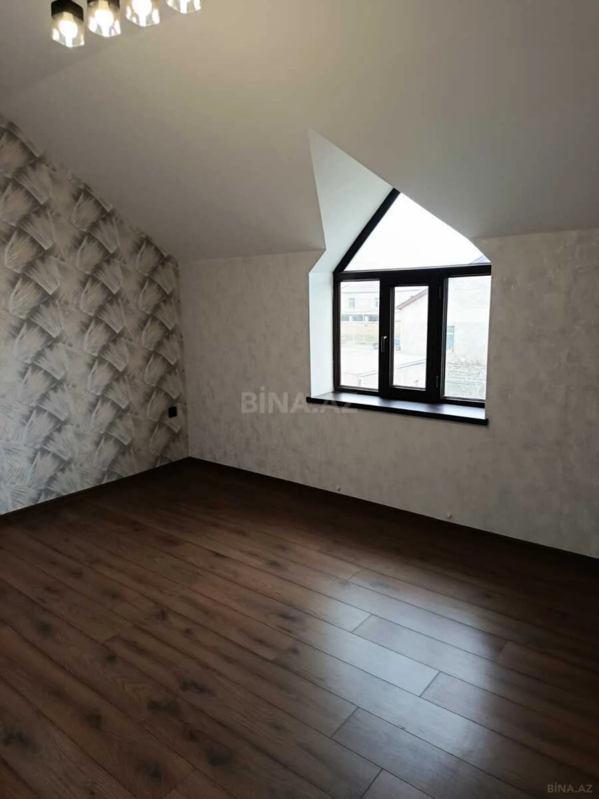 Satılır 4 otaqlı həyət evi 190 m²