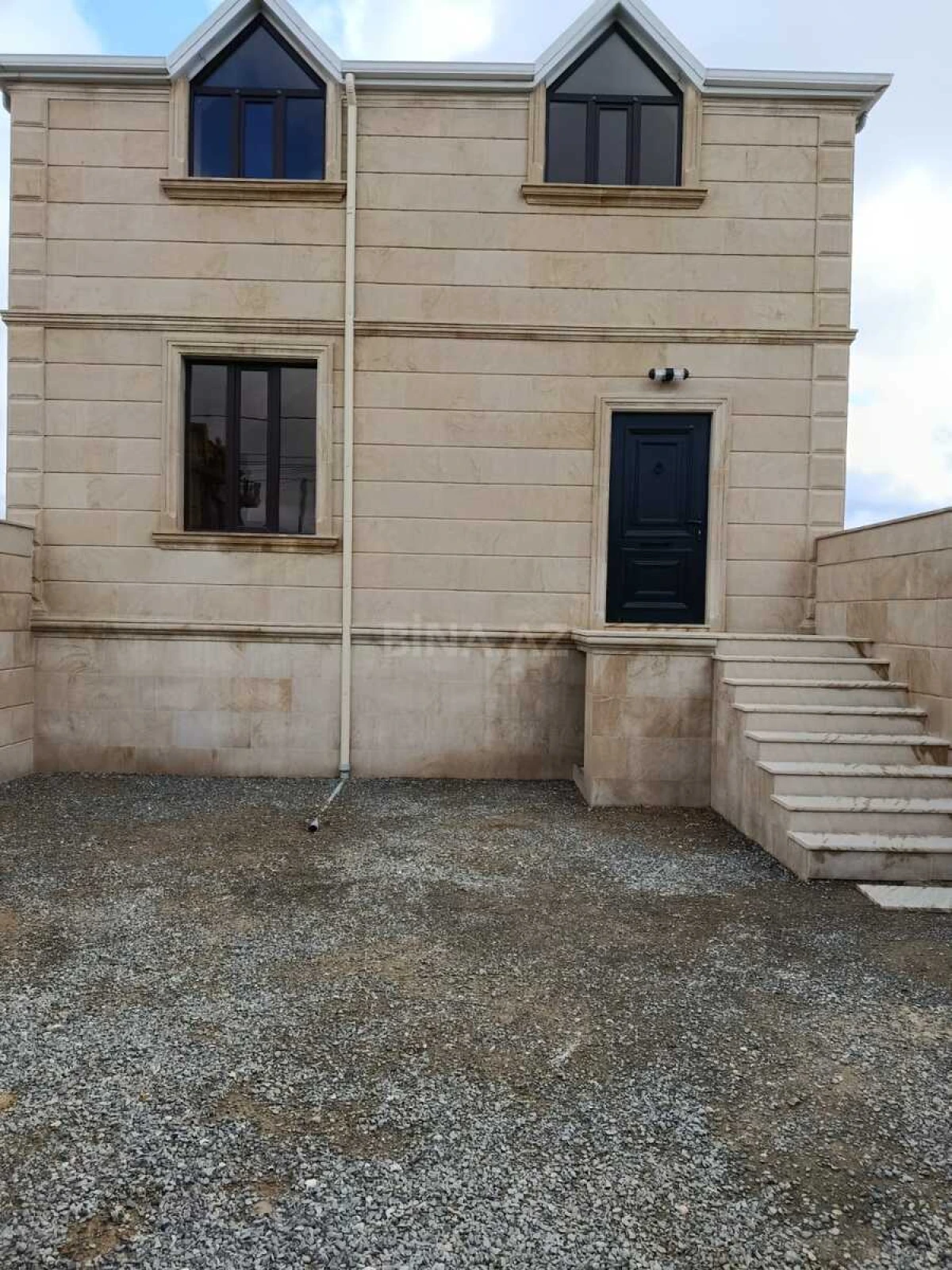 Satılır 4 otaqlı həyət evi 190 m²