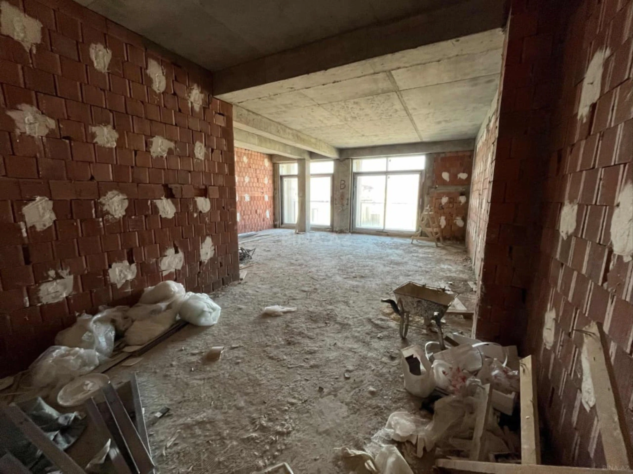 Satılır 2 otaqlı mənzil 86.5 m²