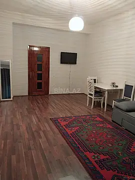 Kirayə verilir 2 otaqlı mənzil 80 m²