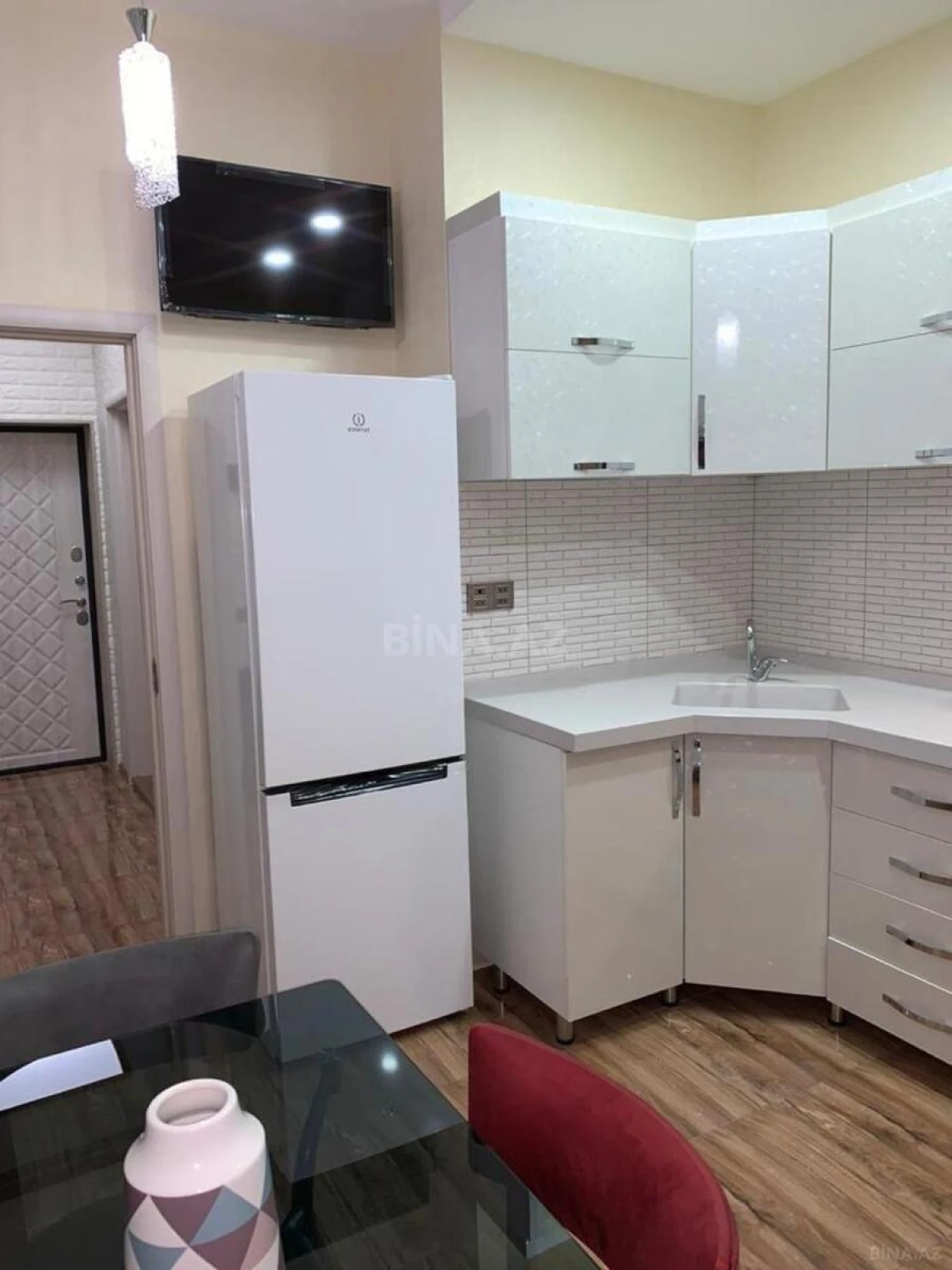 Kirayə verilir 1 otaqlı mənzil 55 m²