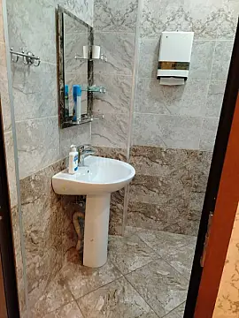 Kirayə verilir 2 otaqlı ofis 115 m²