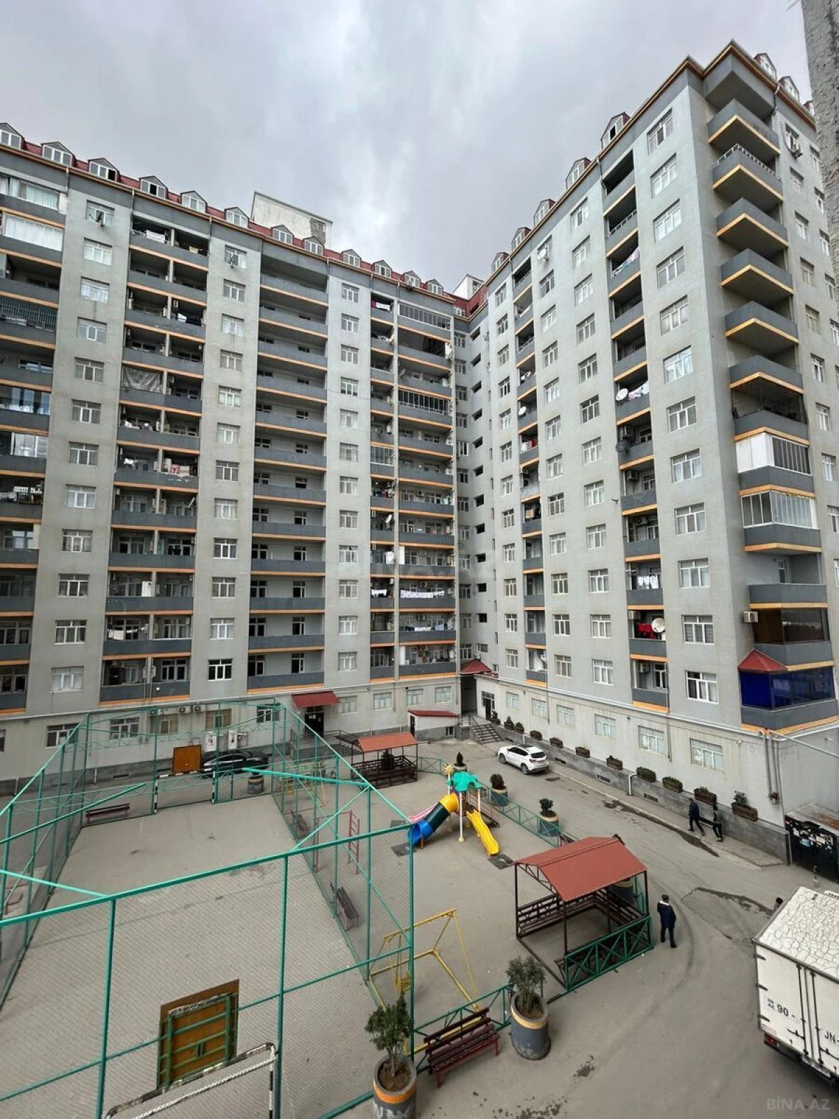 Satılır 4 otaqlı mənzil 84.5 m²