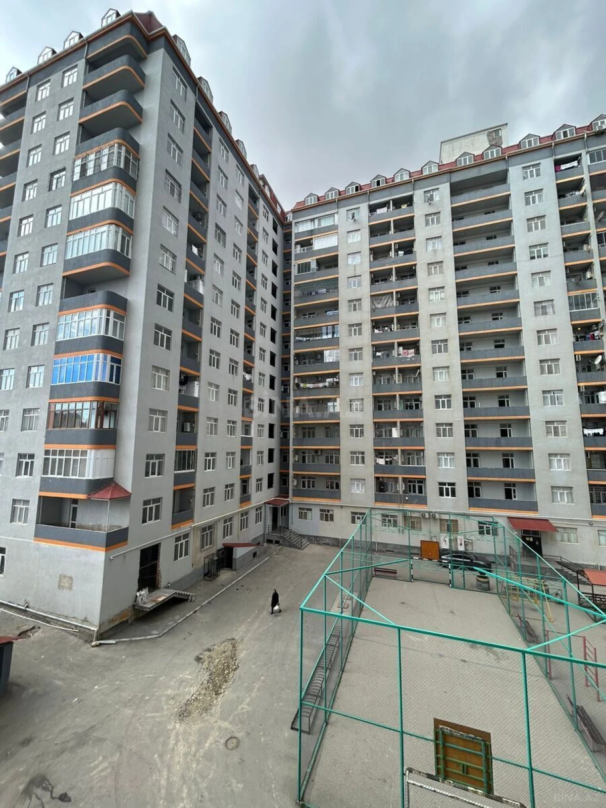 Satılır 4 otaqlı mənzil 84.5 m²
