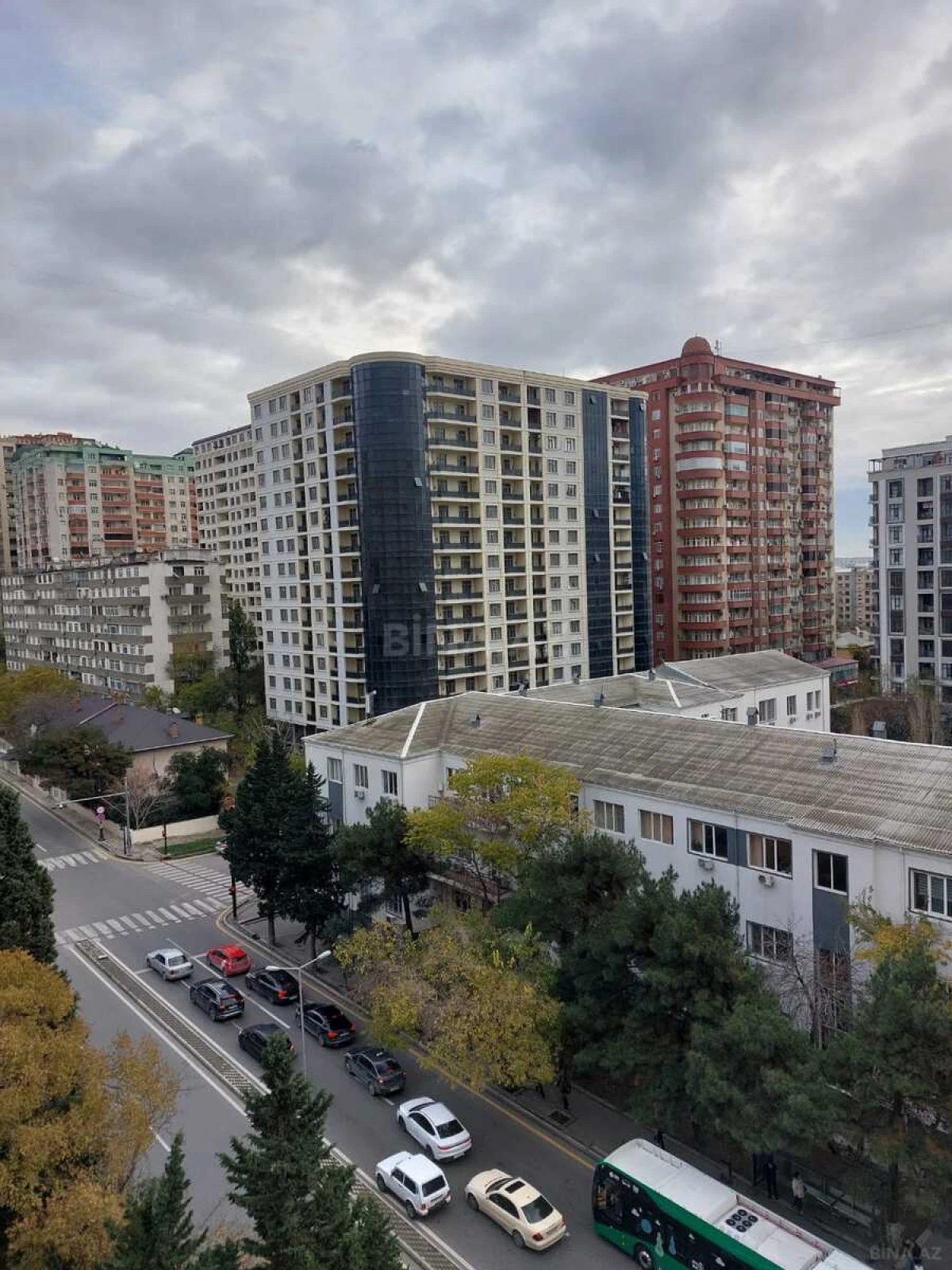 Satılır 4 otaqlı mənzil 170 m²