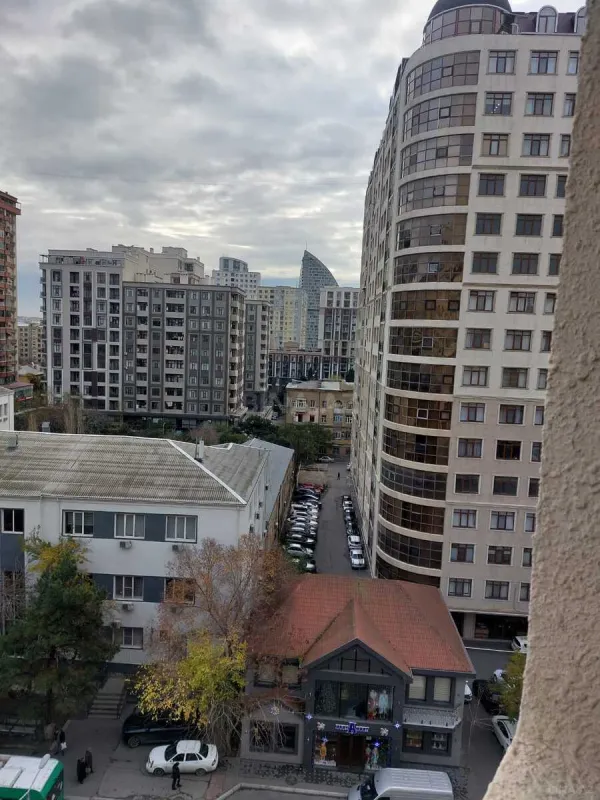 Satılır 4 otaqlı mənzil 170 m²
