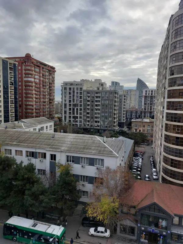 Satılır 4 otaqlı mənzil 170 m²