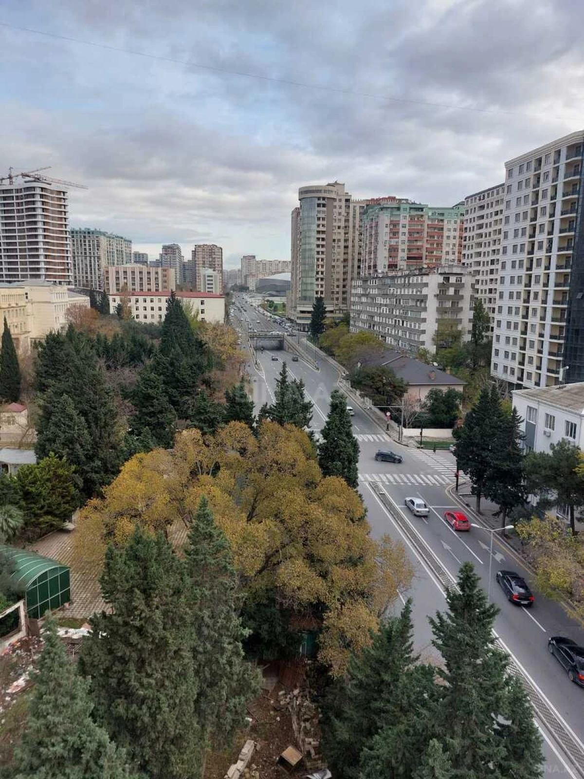 Satılır 4 otaqlı mənzil 170 m²