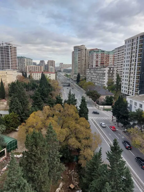 Satılır 4 otaqlı mənzil 170 m²