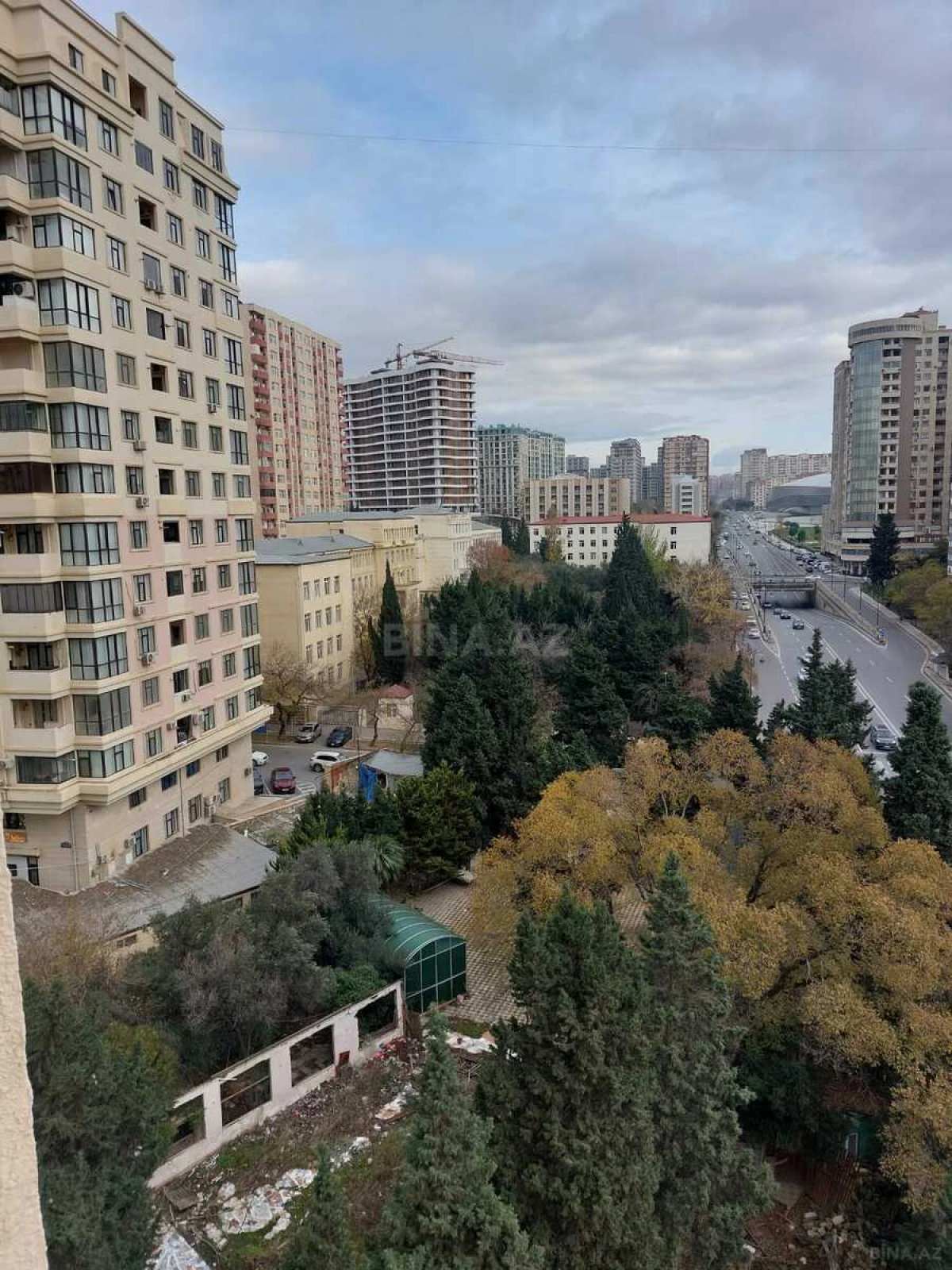 Satılır 4 otaqlı mənzil 170 m²