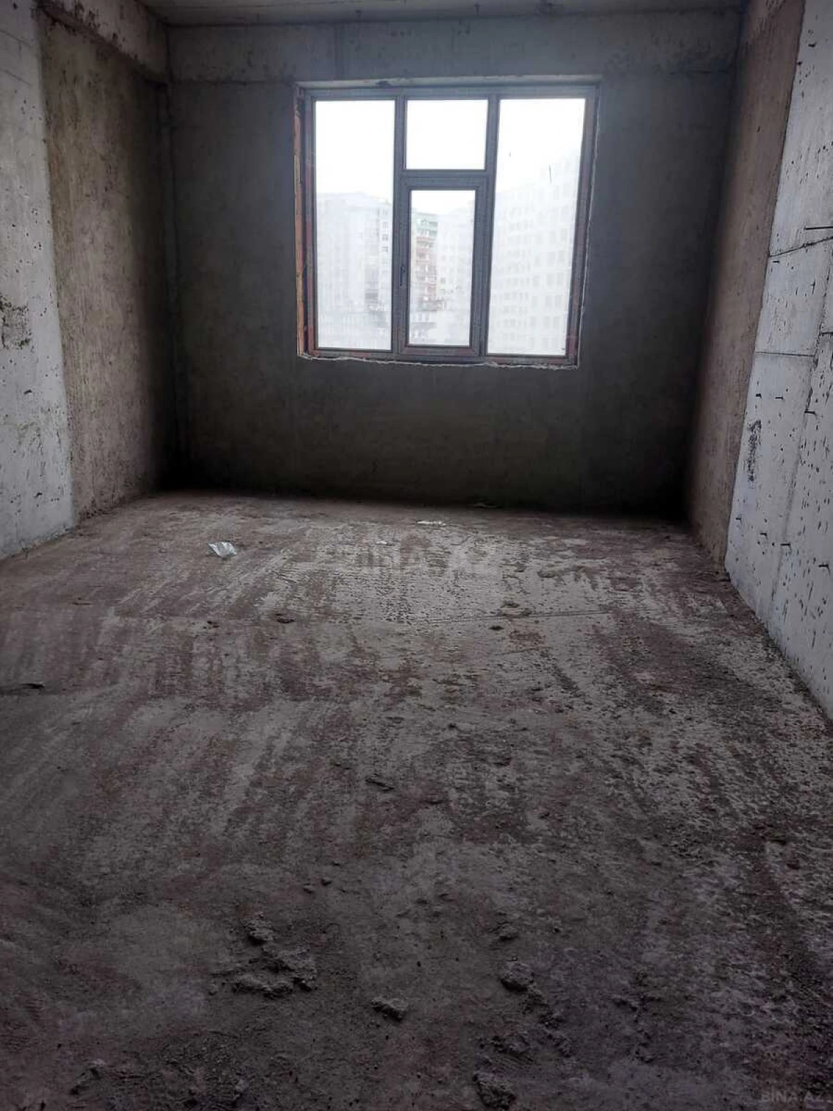 Satılır 4 otaqlı mənzil 170 m²