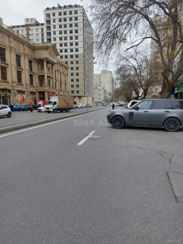 Satılır 4 otaqlı mənzil 170 m²