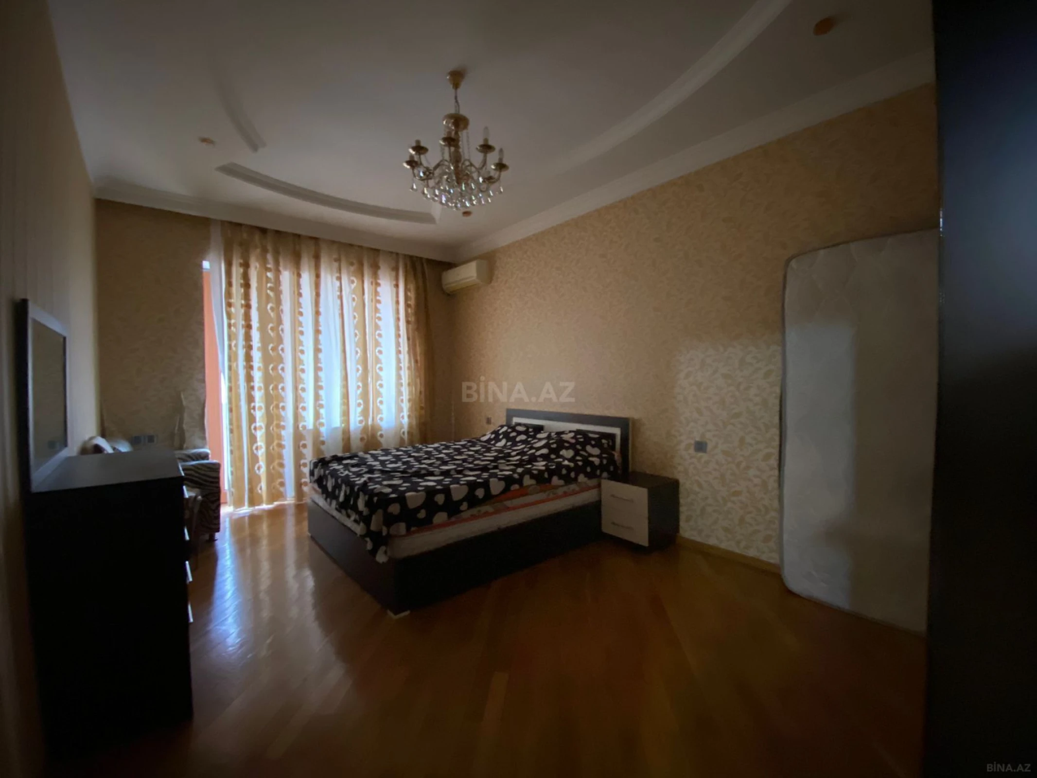 Satılır 3 otaqlı mənzil 115 m²