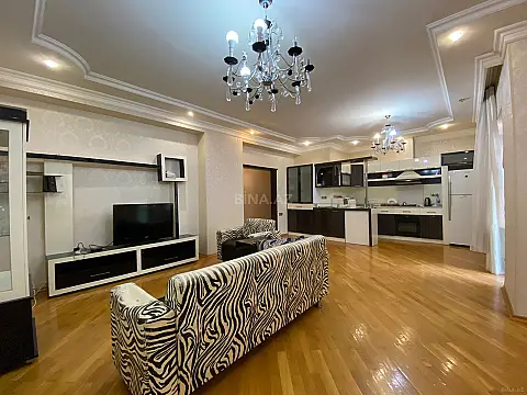 Satılır 3 otaqlı mənzil 115 m²