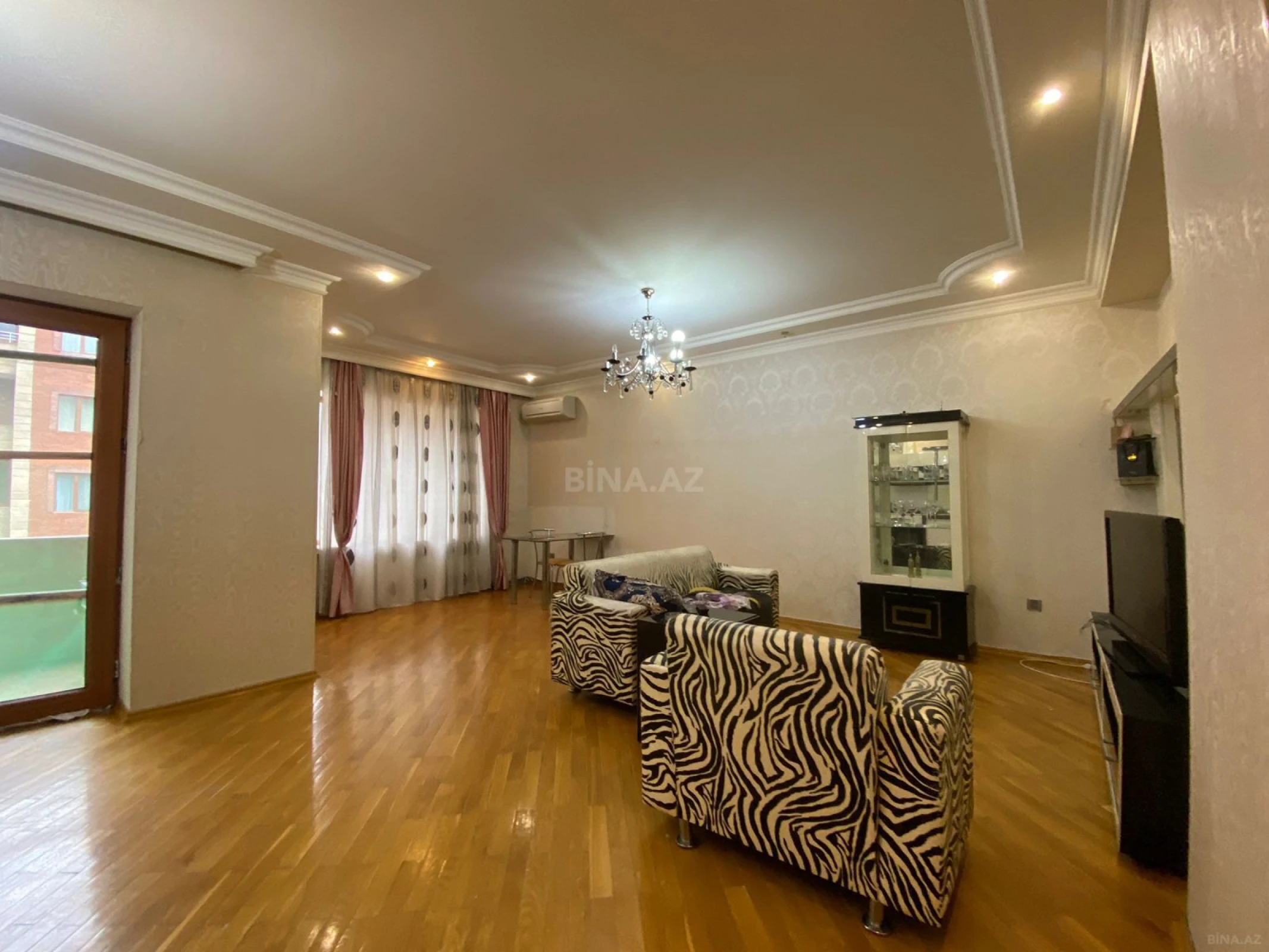 Satılır 3 otaqlı mənzil 115 m²