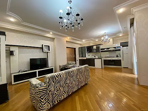 Satılır 3 otaqlı mənzil 115 m²