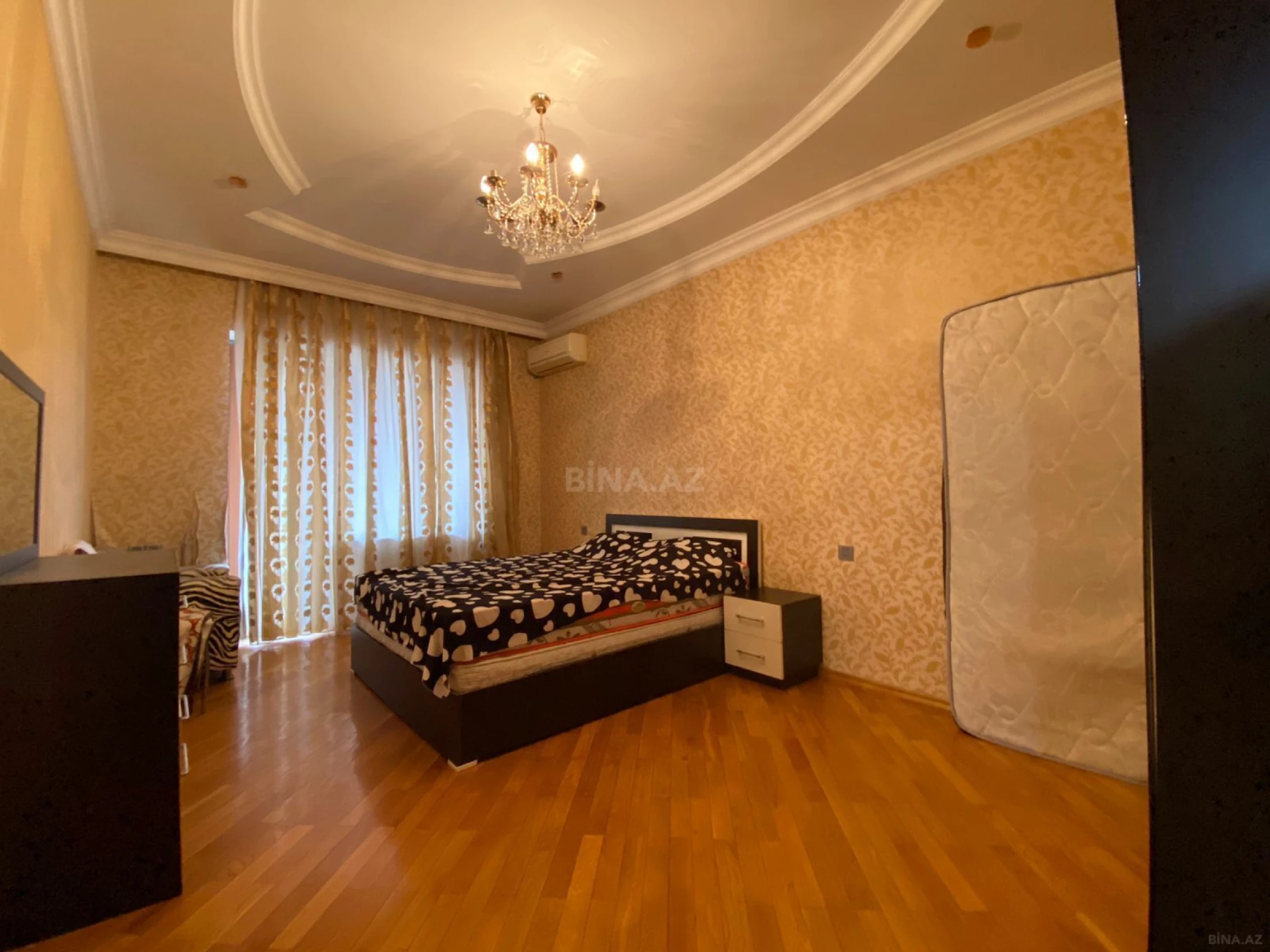 Satılır 3 otaqlı mənzil 115 m²