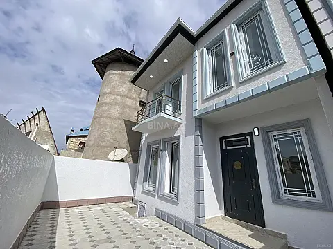 Satılır 4 otaqlı həyət evi 140 m²