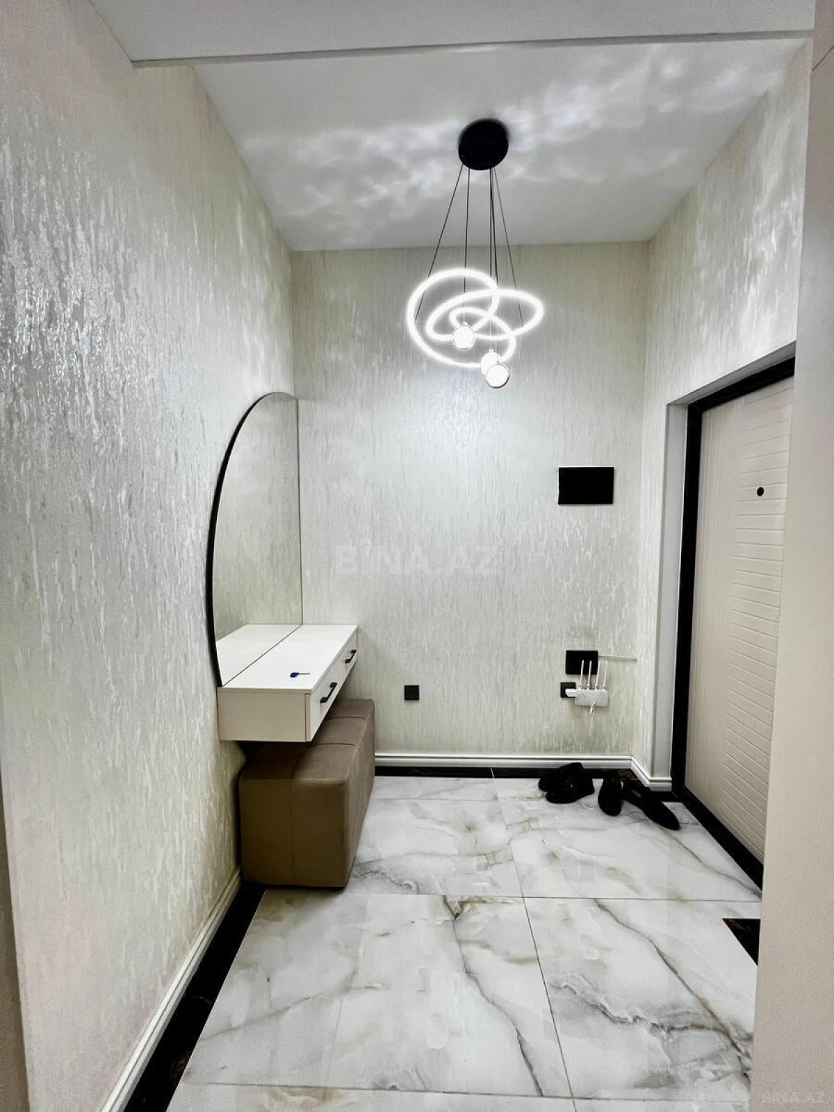 Satılır 2 otaqlı mənzil 87 m²