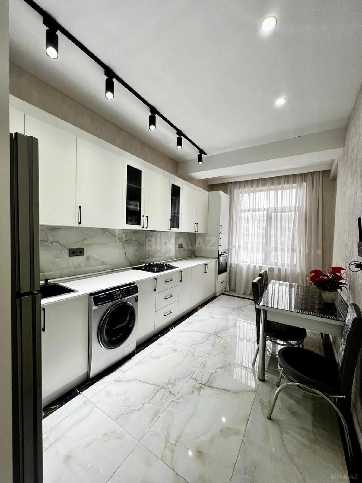Satılır 2 otaqlı mənzil 87 m²