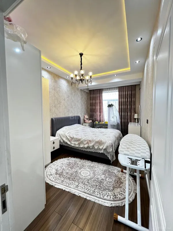 Satılır 2 otaqlı mənzil 87 m²