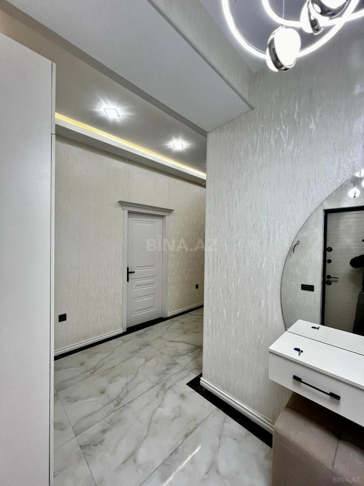 Satılır 2 otaqlı mənzil 87 m²