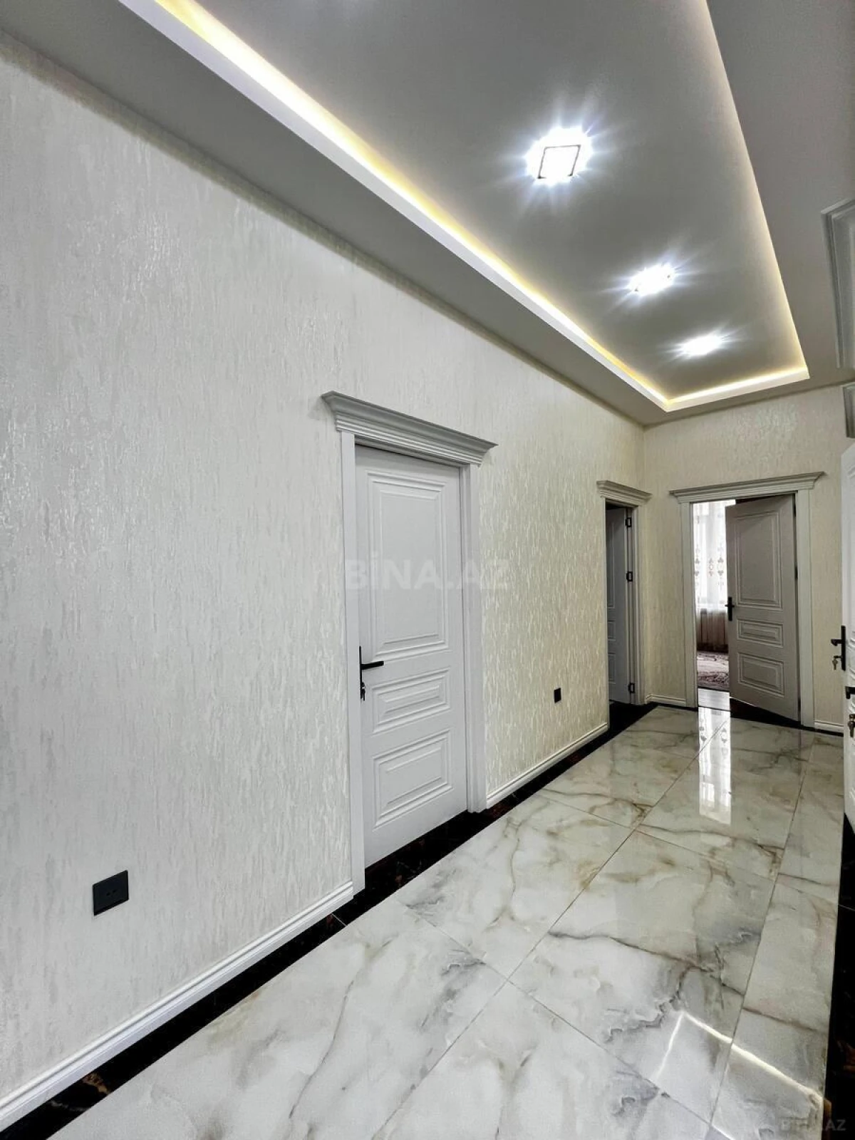 Satılır 2 otaqlı mənzil 87 m²