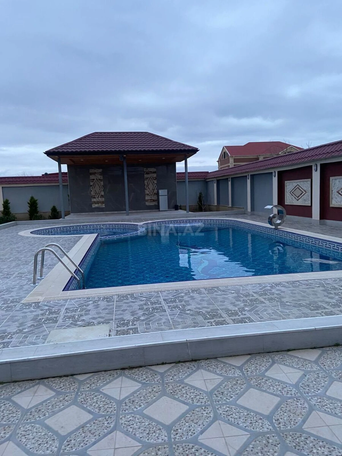 Kirayə verilir 5 otaqlı həyət evi 340 m²