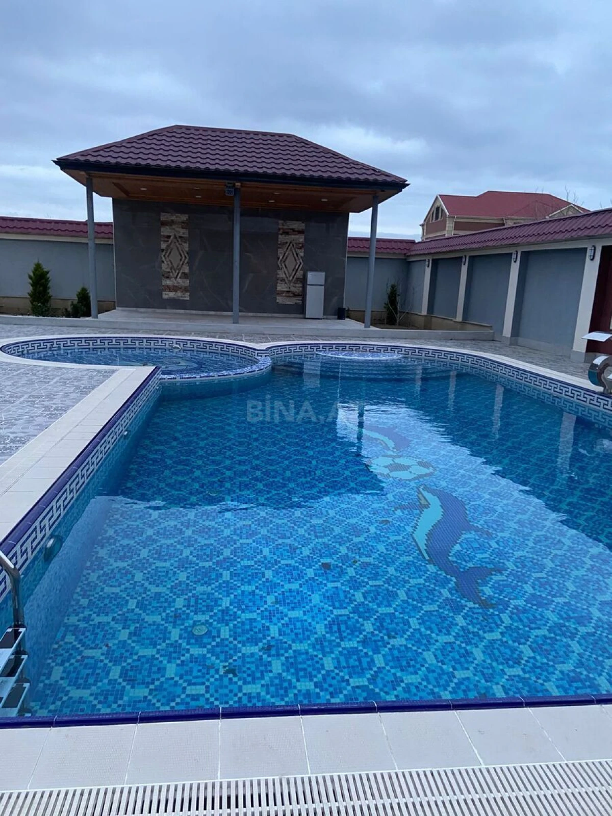 Kirayə verilir 5 otaqlı həyət evi 340 m²