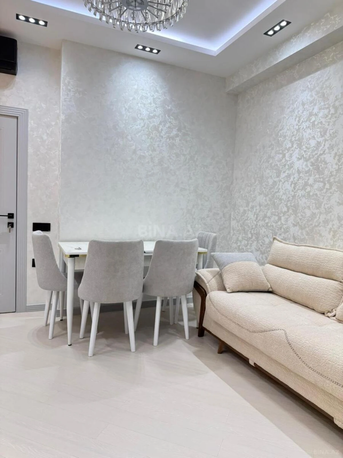 Satılır 2 otaqlı mənzil 52 m²