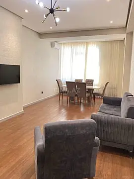 Kirayə verilir 3 otaqlı mənzil 135 m²