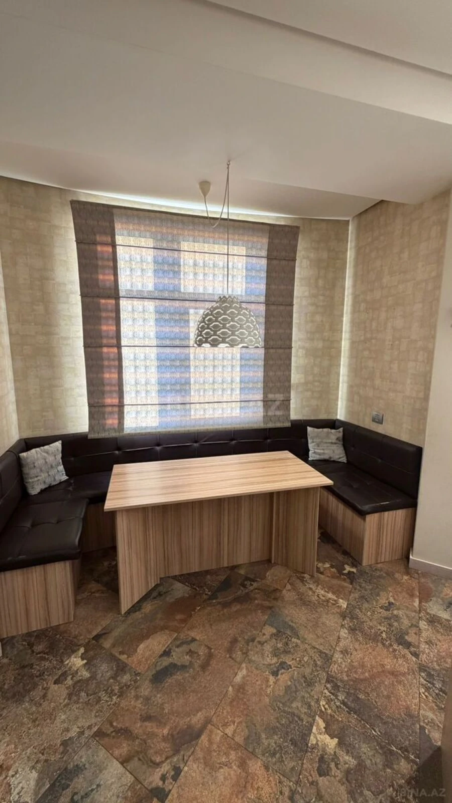 Satılır 3 otaqlı mənzil 140 m²