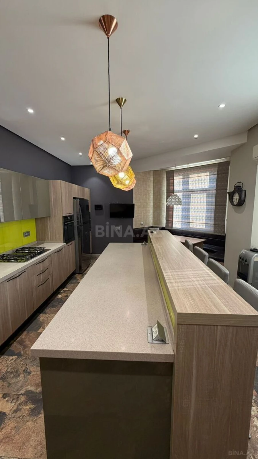 Satılır 3 otaqlı mənzil 140 m²